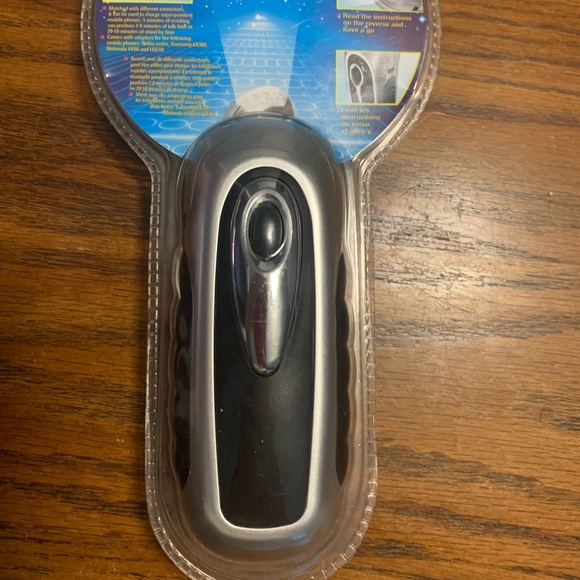 Hand crank powered flashlight - Picture 1 of 4